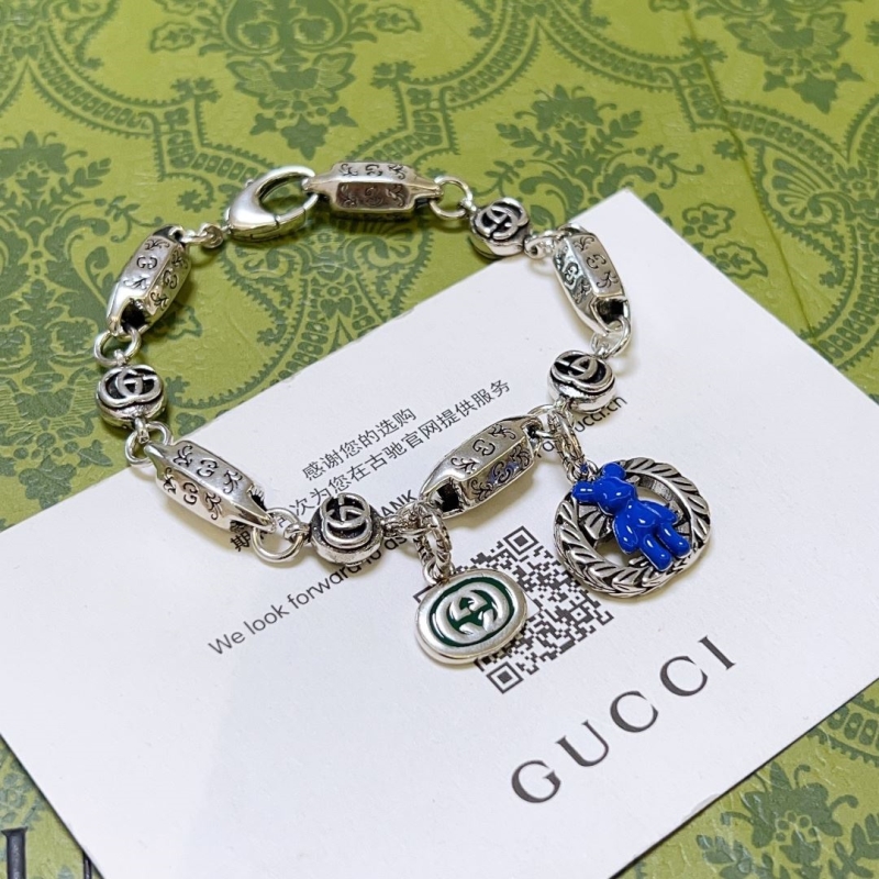 G*u*i bracelets